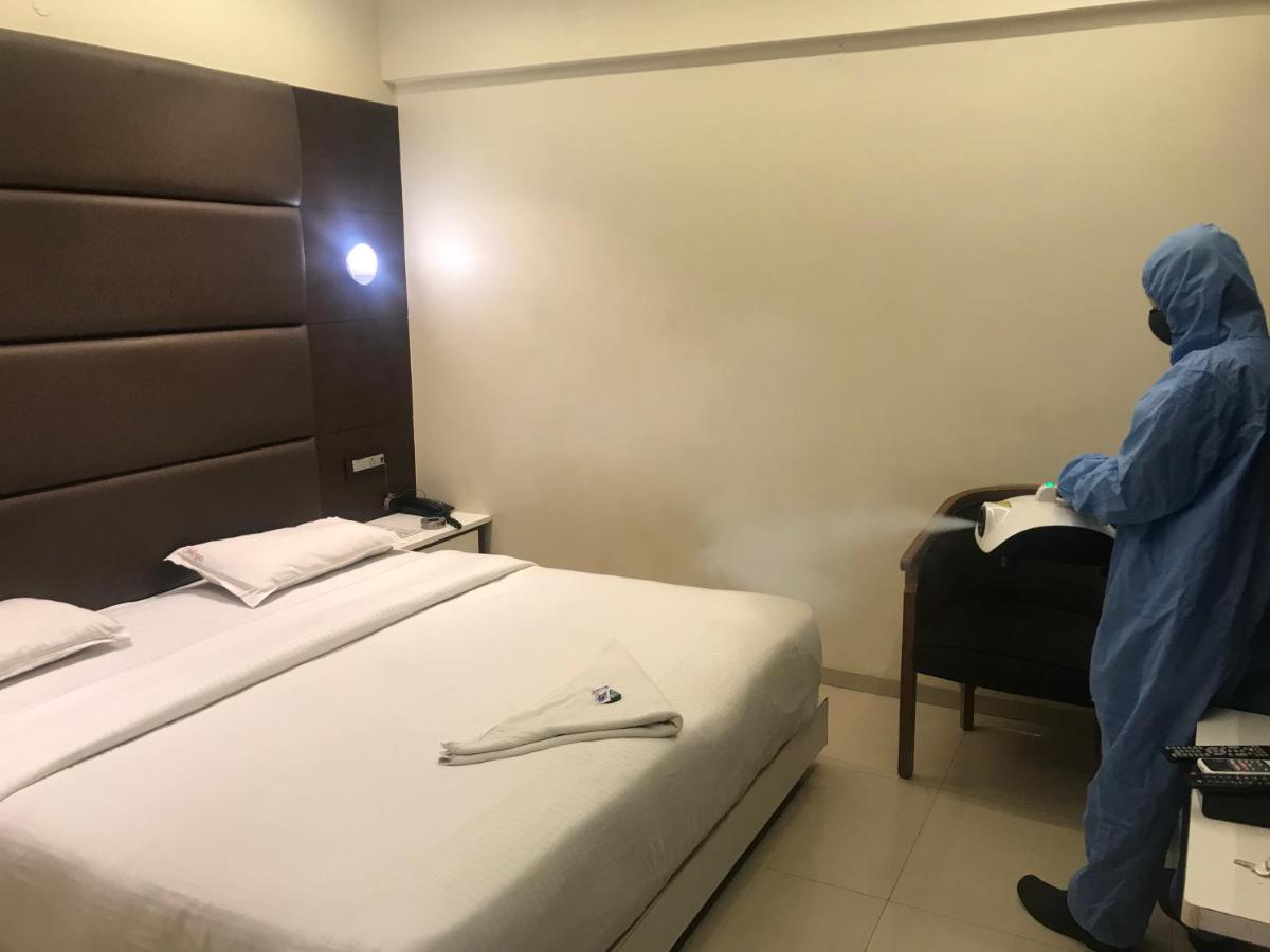 Hotel Shivam Пюн Екстериор снимка