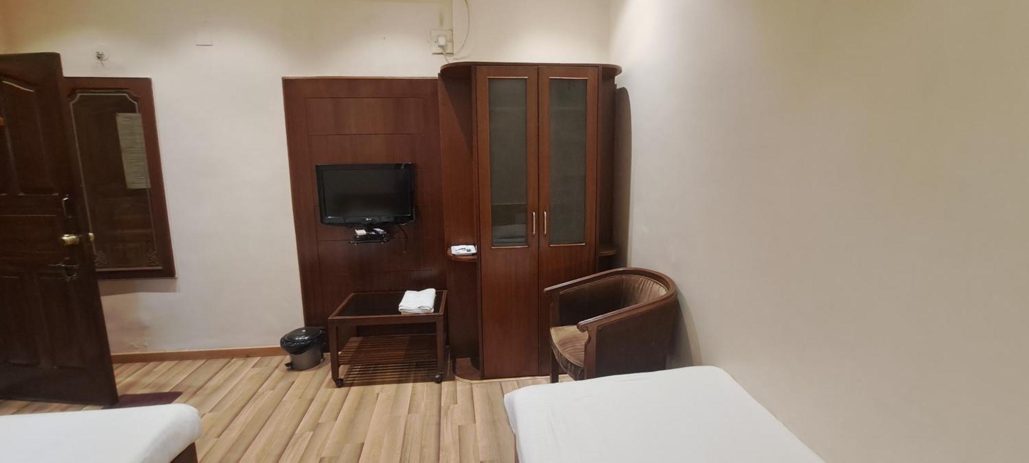 Hotel Shivam Пюн Екстериор снимка