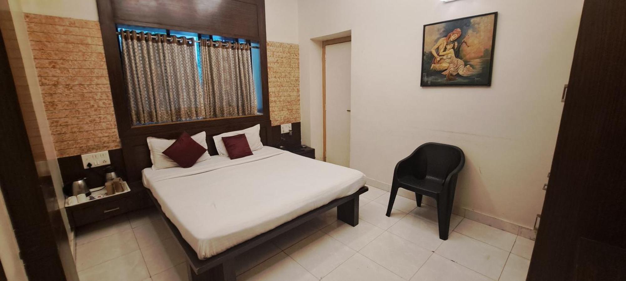 Hotel Shivam Пюн Екстериор снимка