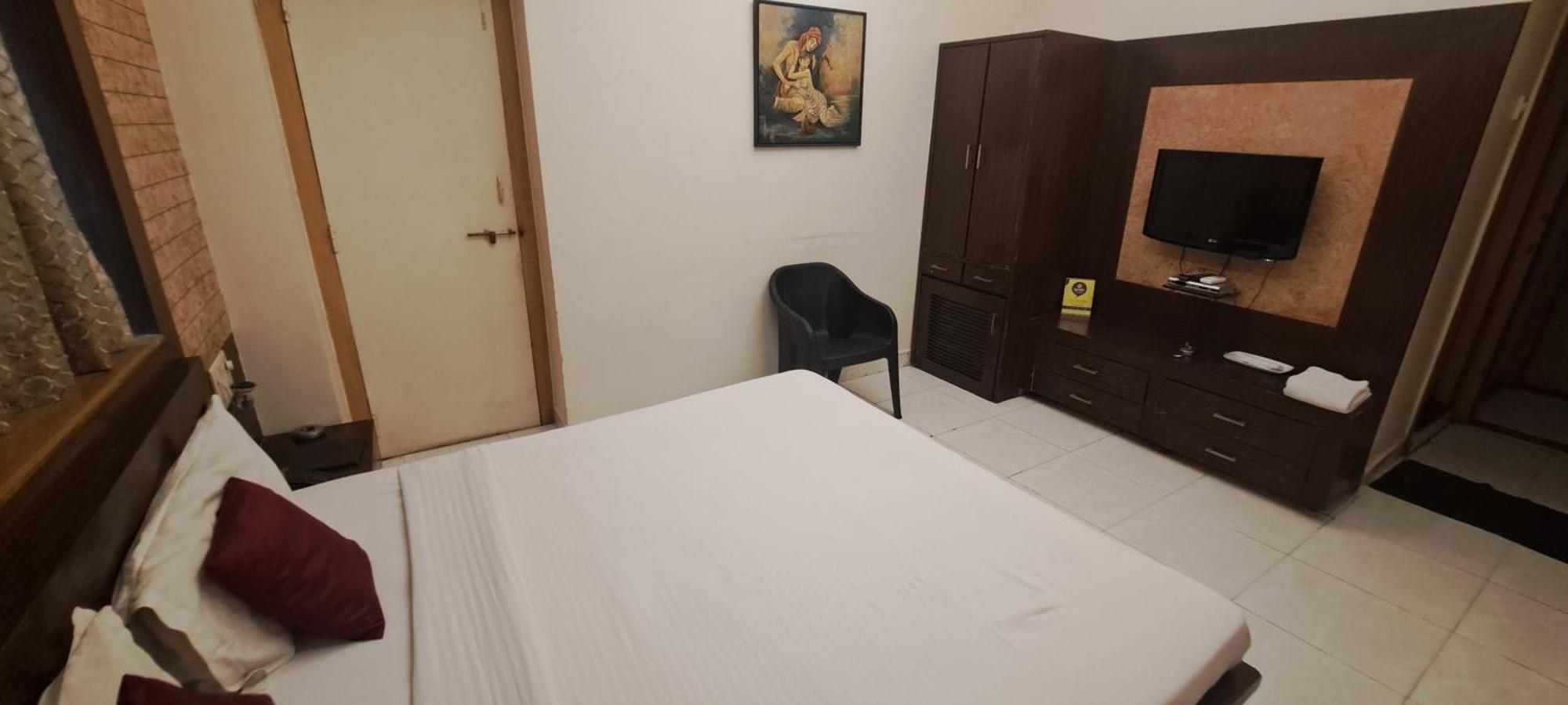 Hotel Shivam Пюн Екстериор снимка