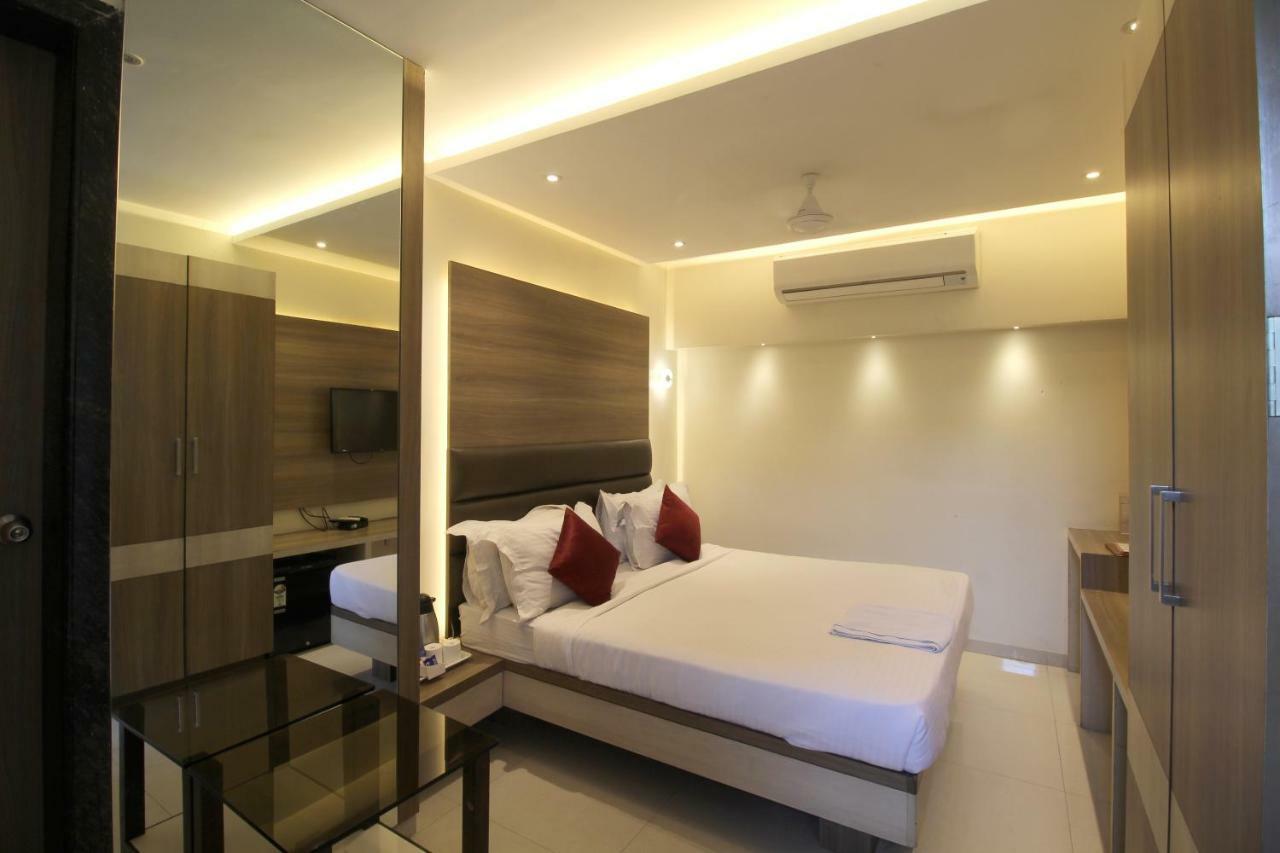 Hotel Shivam Пюн Екстериор снимка