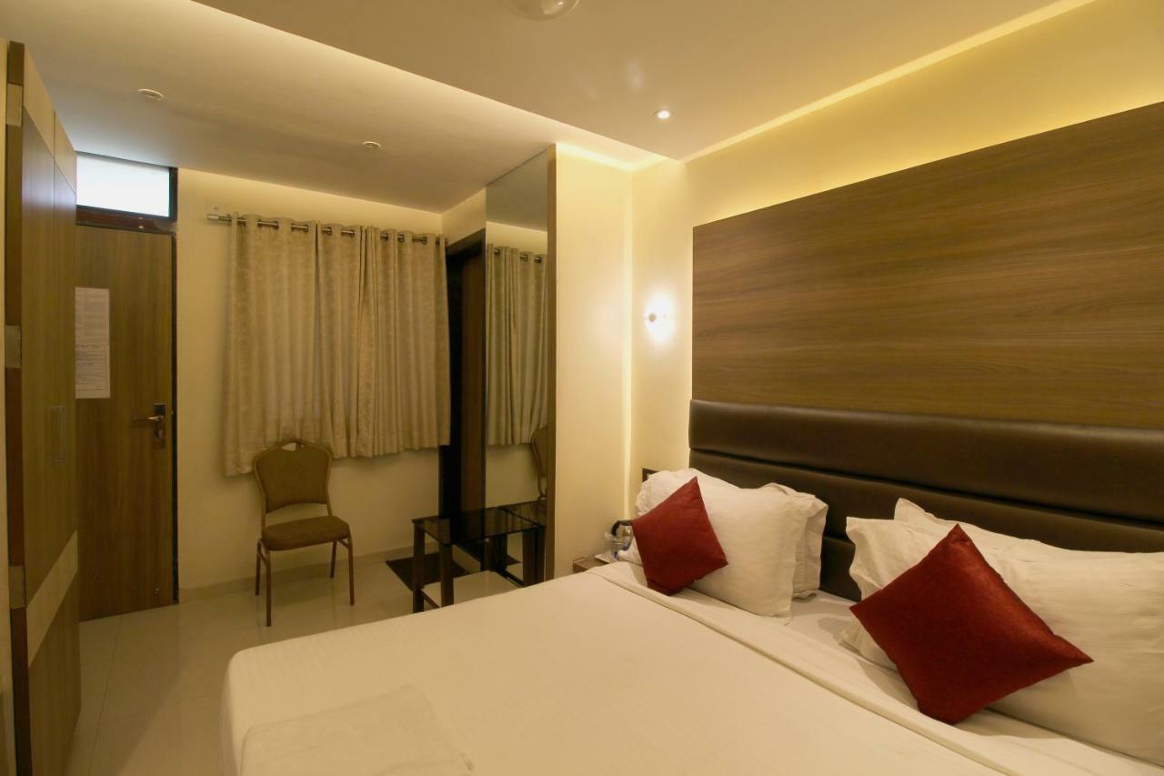 Hotel Shivam Пюн Екстериор снимка