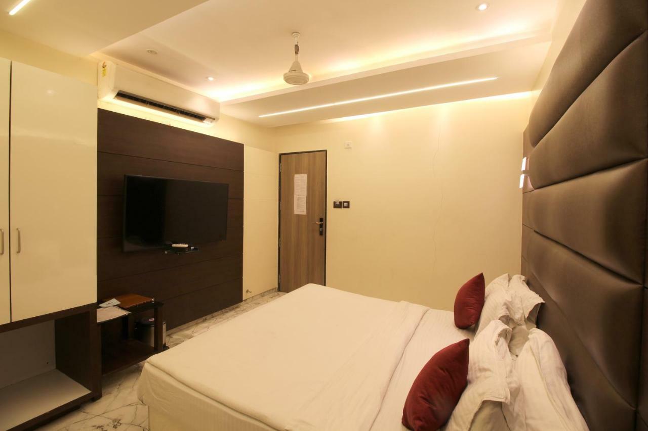 Hotel Shivam Пюн Екстериор снимка