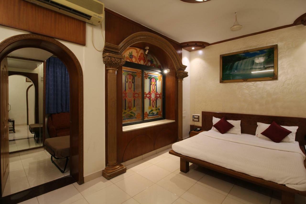 Hotel Shivam Пюн Екстериор снимка