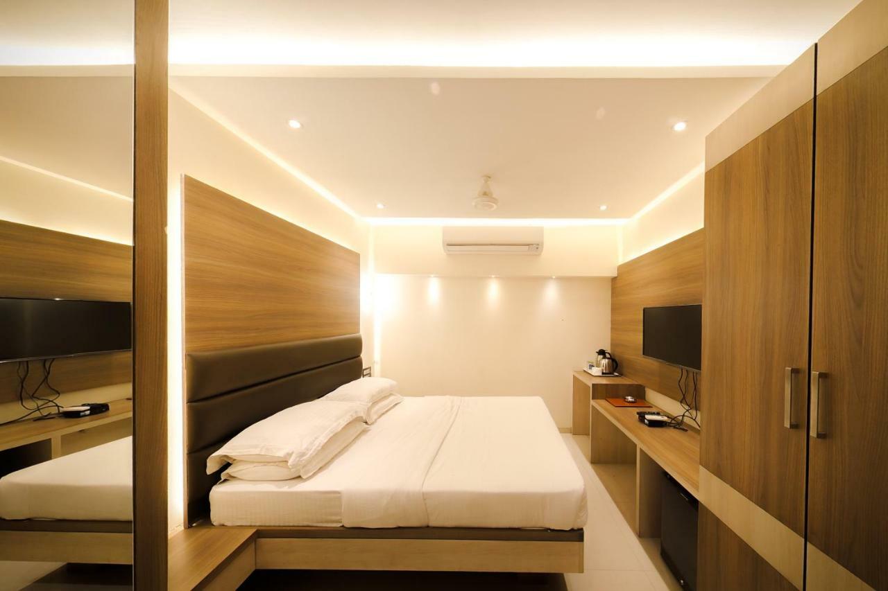 Hotel Shivam Пюн Екстериор снимка