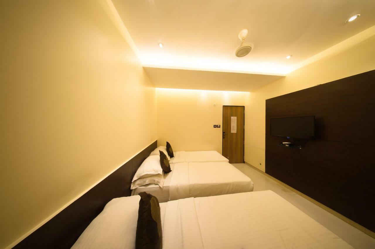 Hotel Shivam Пюн Екстериор снимка