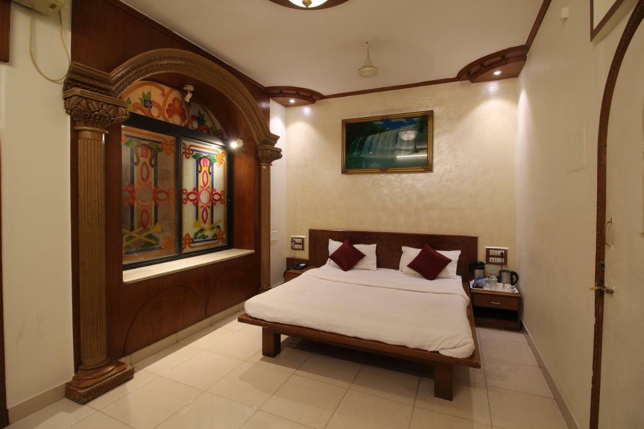Hotel Shivam Пюн Екстериор снимка