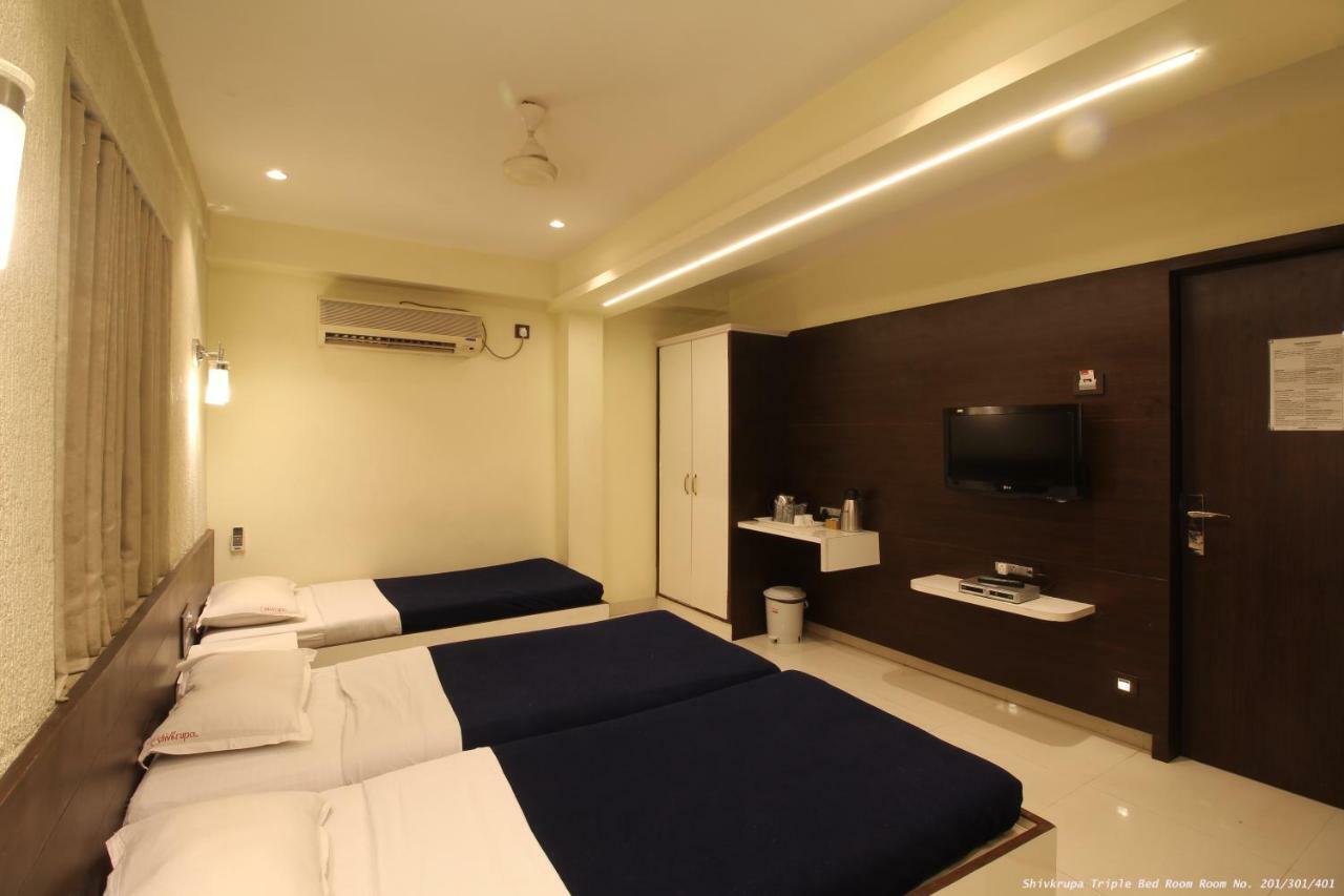 Hotel Shivam Пюн Екстериор снимка