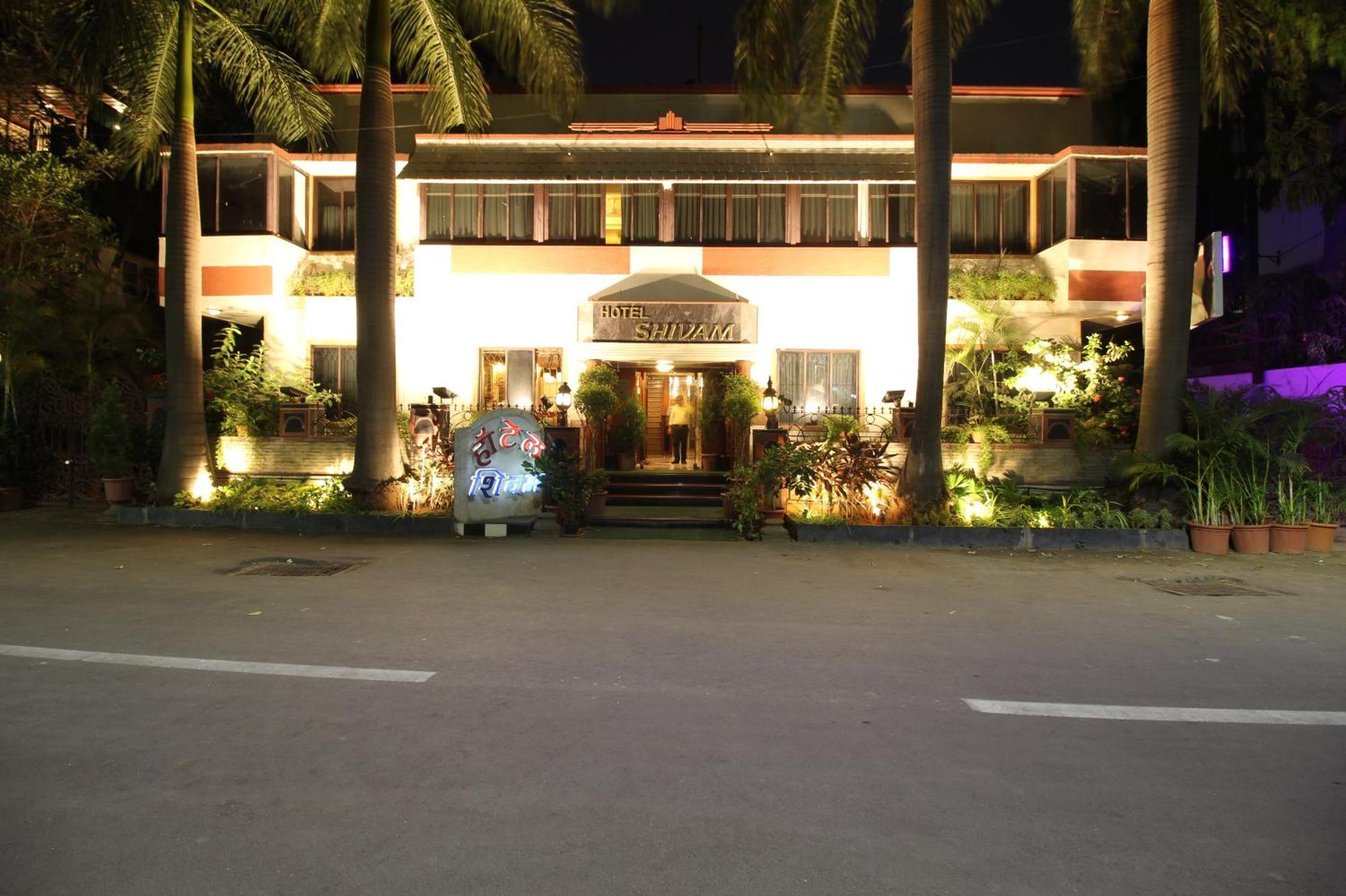 Hotel Shivam Пюн Екстериор снимка