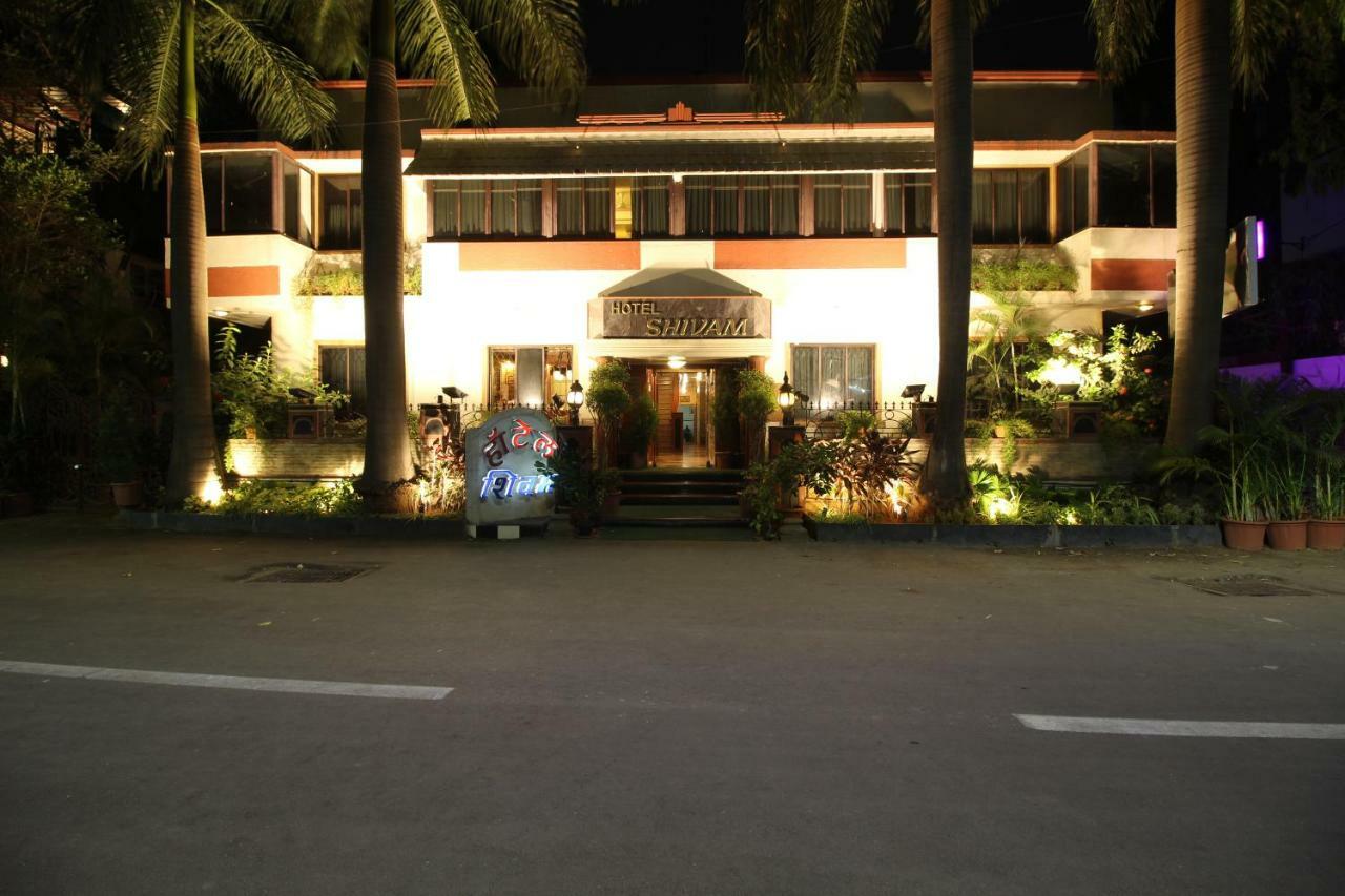 Hotel Shivam Пюн Екстериор снимка