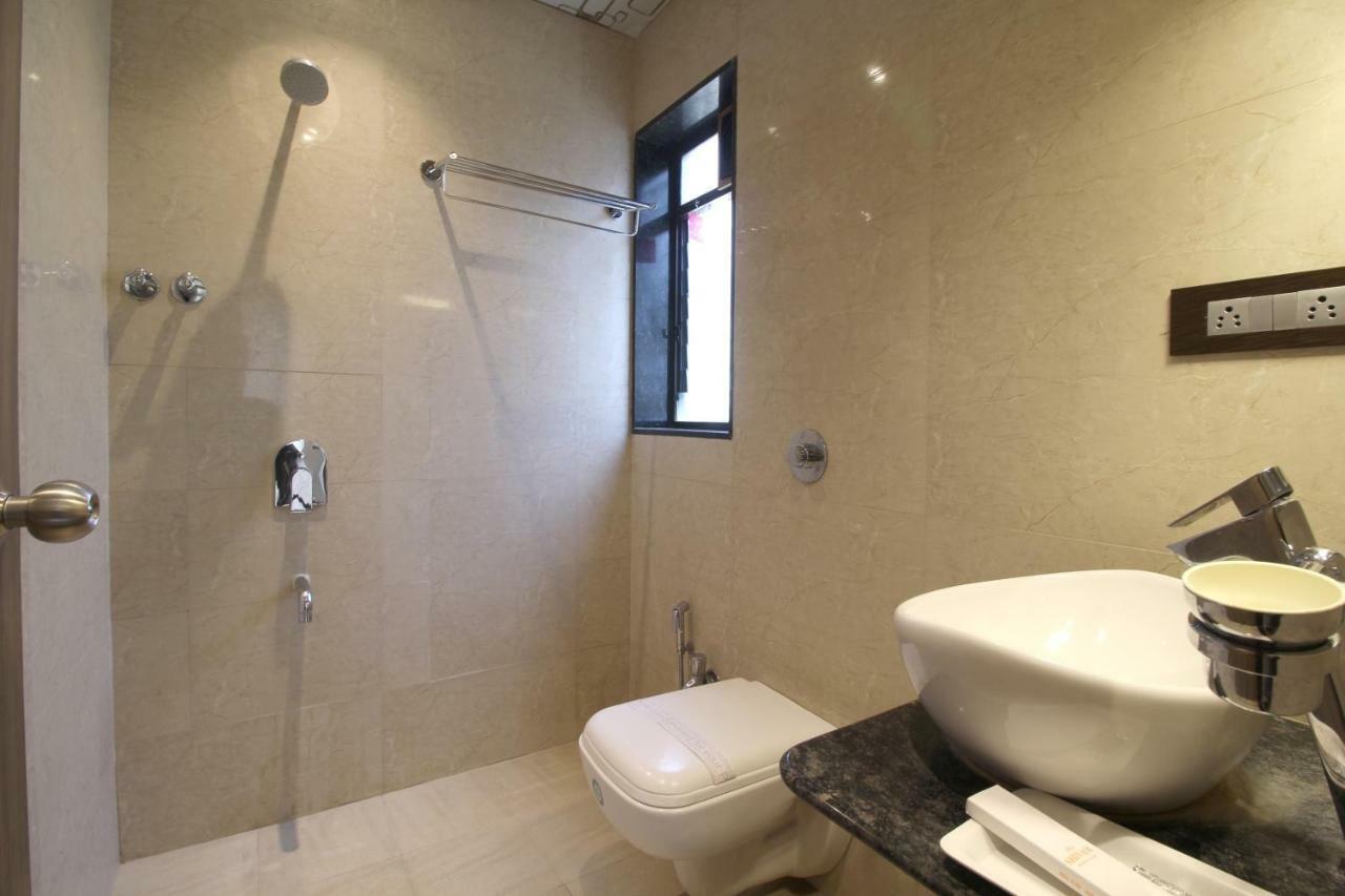 Hotel Shivam Пюн Екстериор снимка