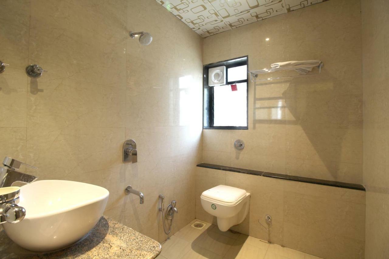 Hotel Shivam Пюн Екстериор снимка