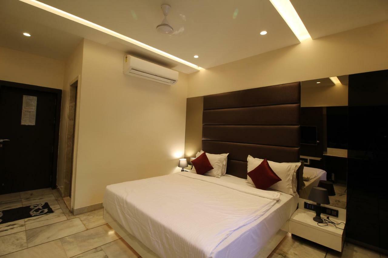 Hotel Shivam Пюн Екстериор снимка